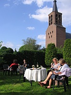 Puur genieten in de gastentuin van B&B De Oude Pastorie